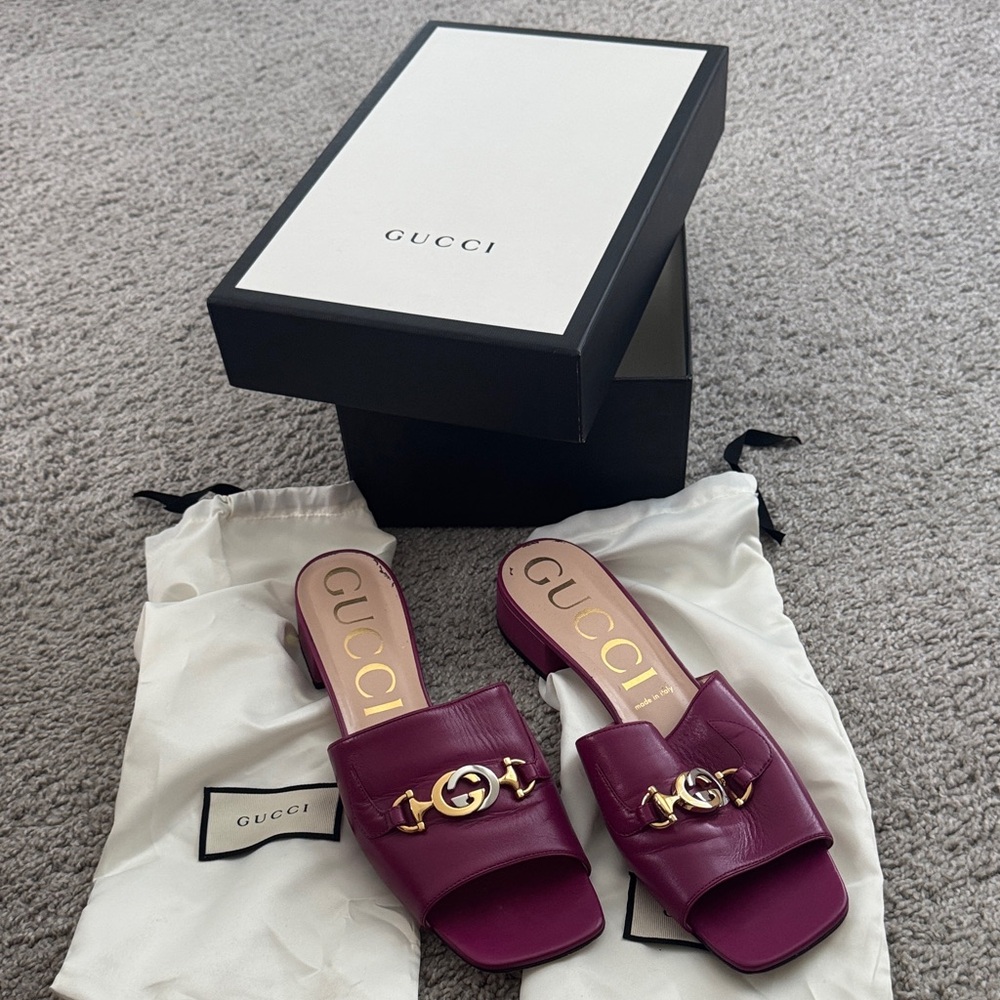 Gucci Women's Magenta Mules with Gold Detail - Picture 8 of 14